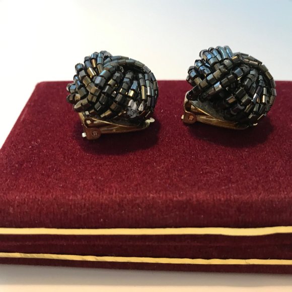 FREE WITH ANY PURCHASE ✨clip Earrings - Picture 2 of 4